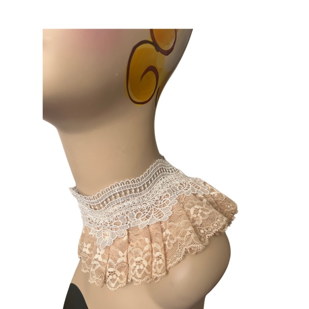 White and Cream Lace Collar Choker Women’s Jabot